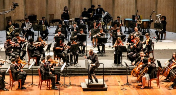 Teatro Santander recebe primeiro concerto da Orquestra Sinfônica